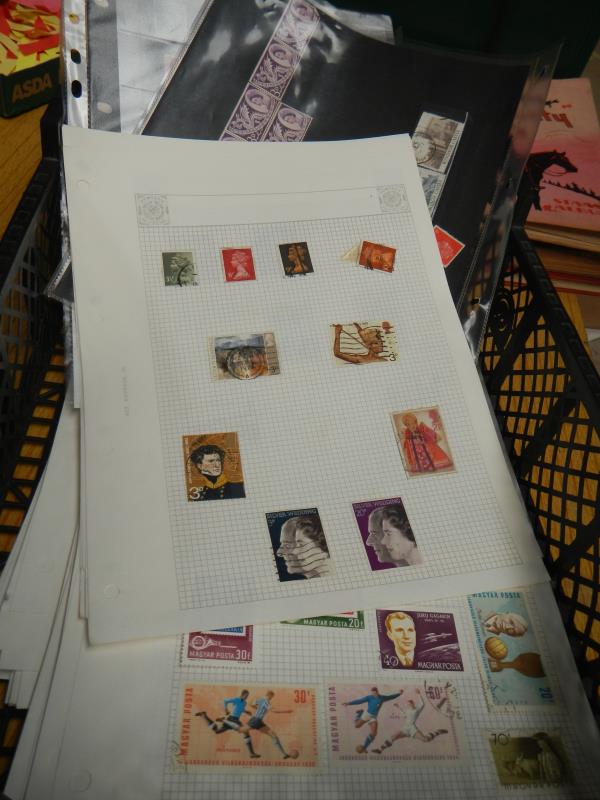 5 old stamp albums and a quantity of loose stamp pages with stamps including Victorian - Image 5 of 6