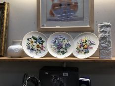 3 Kaiser Plates and 2 Kaiser vases.