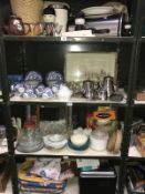 4 shelves of kitchenalia including Old Willow blue and white tea ware