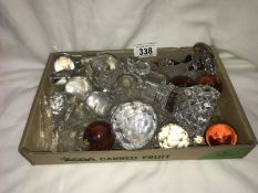A tray of glass chandelier droppers etc.
