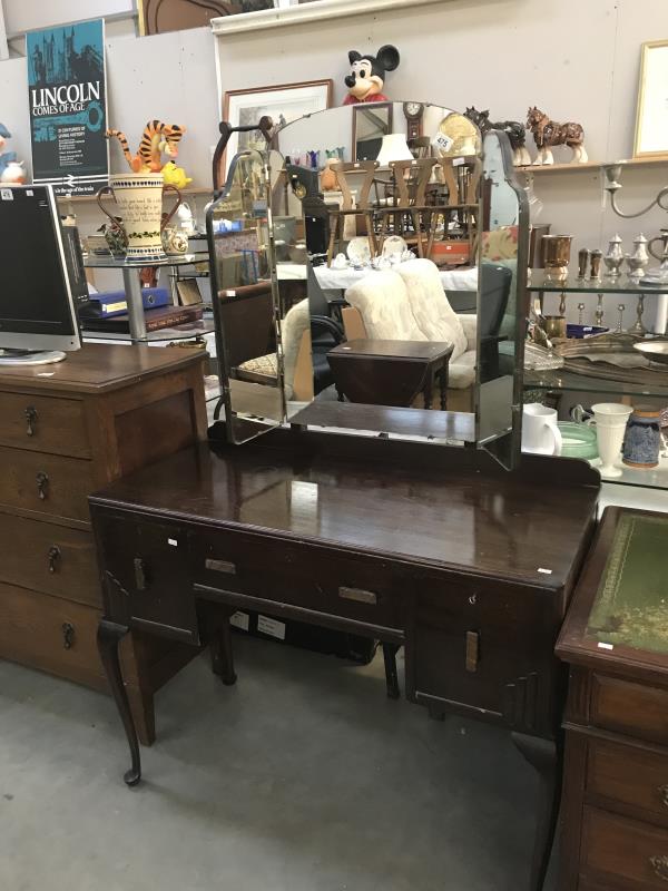 1930's mahogany dressing table with Queen Anne legs