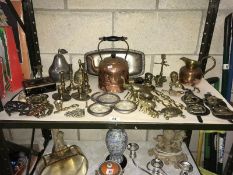 A shelf of brass/copper incl. vintage kettle, candlesticks etc.