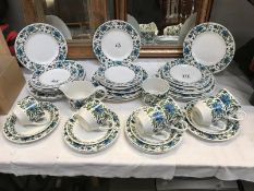 A quantity of Midwinter tableware