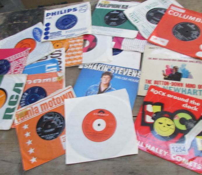 A small mixed lot of 45 rpm records including The Hollies, Dusty Springfield, Bill Haley etc.