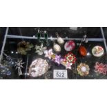 A mixed lot of vintage brooches, earrings etc.
