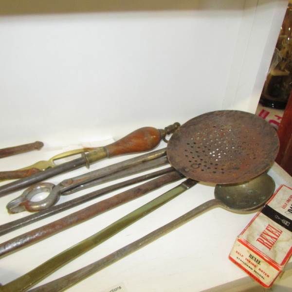 A mixed lot of vintage metal utensils including skimmer, 2 Georgian wax drip pans etc. - Image 3 of 3