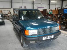 A 1998 Range Rover 4.6 HSE auto, private reg. no included.