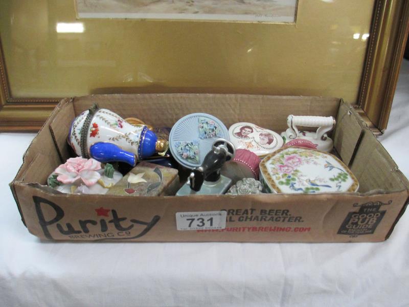 A tray of miniature pottery and china items