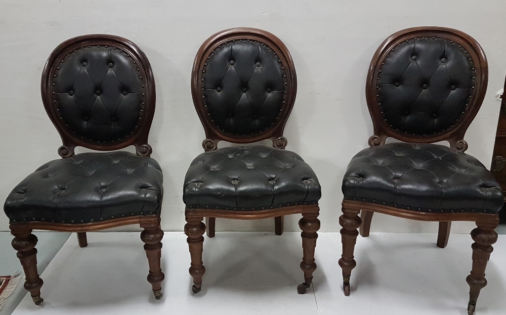 Set of 6 Button Back Victorian heavy mahogany dining chairs on turned front legs with casters, - Image 2 of 3