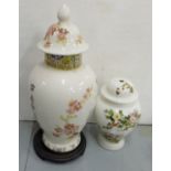 3 pieces floral Chinese décor – bulbous Vase with lid, bulbous Table Lamp base on stand and