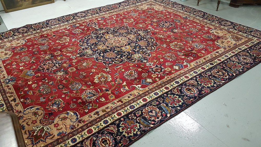 Deep Pink Ground Persian Mashad Carpet, hand woven, with a beautiful floral medallion design, 3. - Image 2 of 4