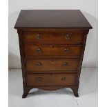 Early 20th C compact mahogany Chest of 4 Drawers, with reeded side pillars, 23"w x 30"h x 17"d