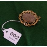 Large 9ct Gold Victorian Mourning Brooch, the decorative heart-shaped border surrounding a glass