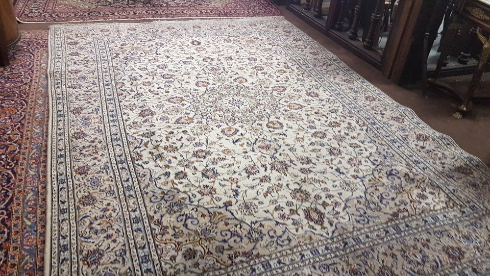 Cream Ground Persian Kashan Carpet, with a traditional Iranian design and blue borders, 3.42m x 2. - Image 2 of 2