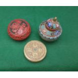 3 x Trinket pots, one circular brass with hinged lid, 7cm dia, one black with red embossed floral