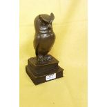Bronze patinated Model of an Owl, standing on 2 book models, after C POTTER (Paris), 23cm h x 12cm