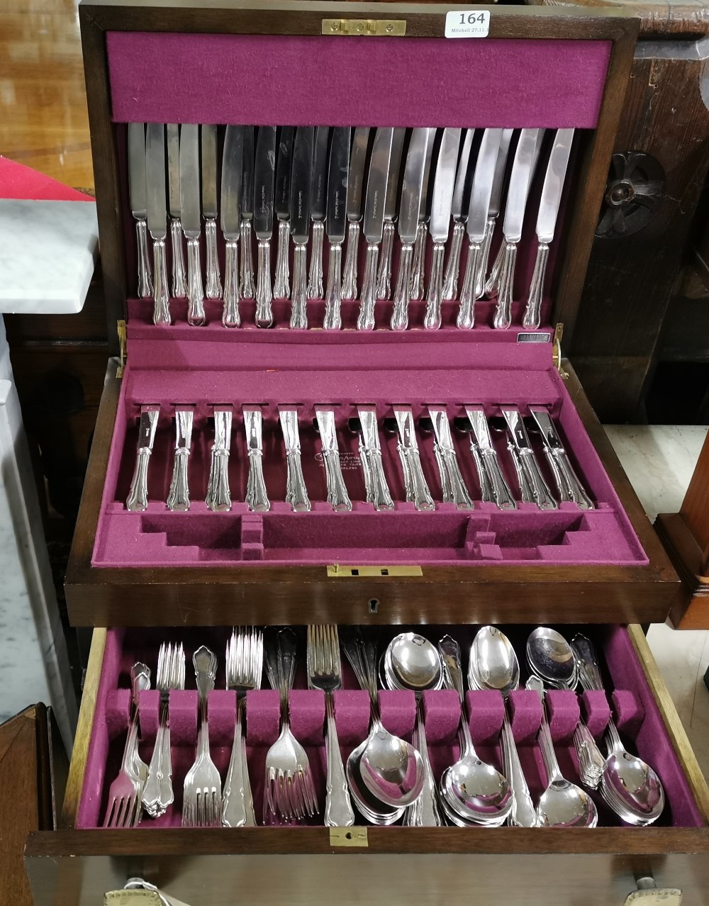 24 place Setting Walker and Hall Silver Plated Canteen of Cutlery, in good un-used condition, velvet
