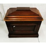 Early 19thC rectangular mahogany sarcophagus shaped cellarette (damaged corners), the interior lined