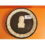 Small black Wedgewood plate, Guinness 225th anniversary 1984 17cm diameter