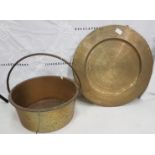 Brass jam preserving pan & a circular ribbed brass plaque, 50cm diameter