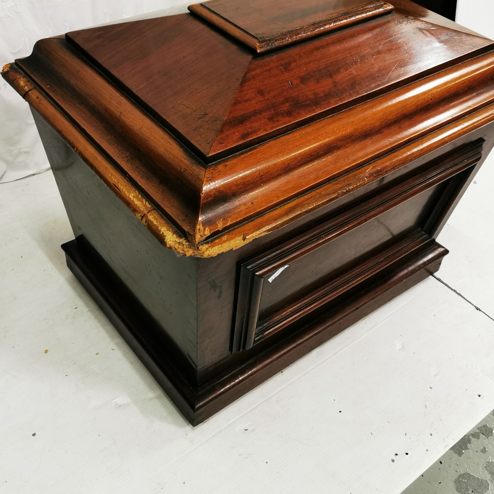 Early 19thC rectangular mahogany sarcophagus shaped cellarette (damaged corners), the interior lined - Image 4 of 4
