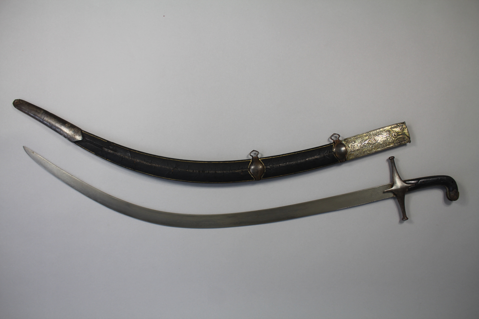 Persian shamshir with scabbard of traditional form. 92cm overall with 79cm curved blade of wootz - Image 2 of 4