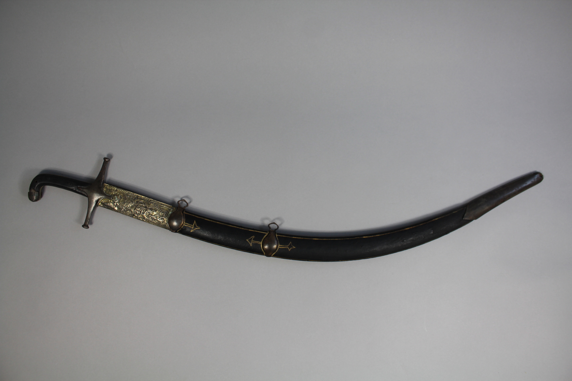 Persian shamshir with scabbard of traditional form. 92cm overall with 79cm curved blade of wootz - Image 3 of 4