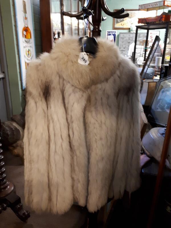 Ladies' Fur coat.