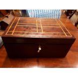 Early 19th. C. inlaid mahogany writing slope. (43 cm w x 20 cm h x 30 cm d)