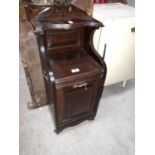 Edwardian mahogany coal locker with original liner. (95 cm h x 35 cm w x 32 cm d).