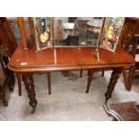 Mahogany dining room table with leaves. { 76 cm h x 136 cm l x 130 cm w)