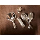 Miscellaneous lot of five pieces of silver.