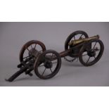 Modello di cannone con canna in bronzo su carro e carretto porta munizioni in legno. XIX secolo.