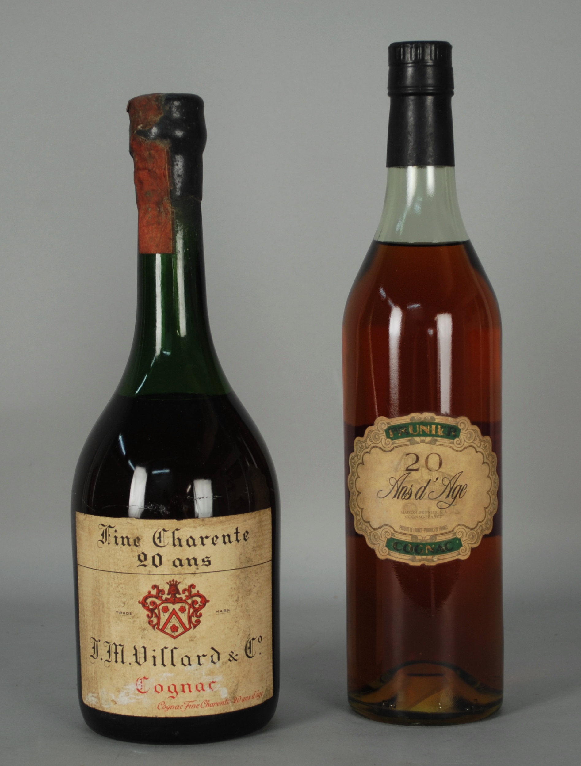 Due Cognac invecchiati vent'anni: - Cognac VILLARD (gruppo Brugerolle) - 20 ans. Tappo sigillato