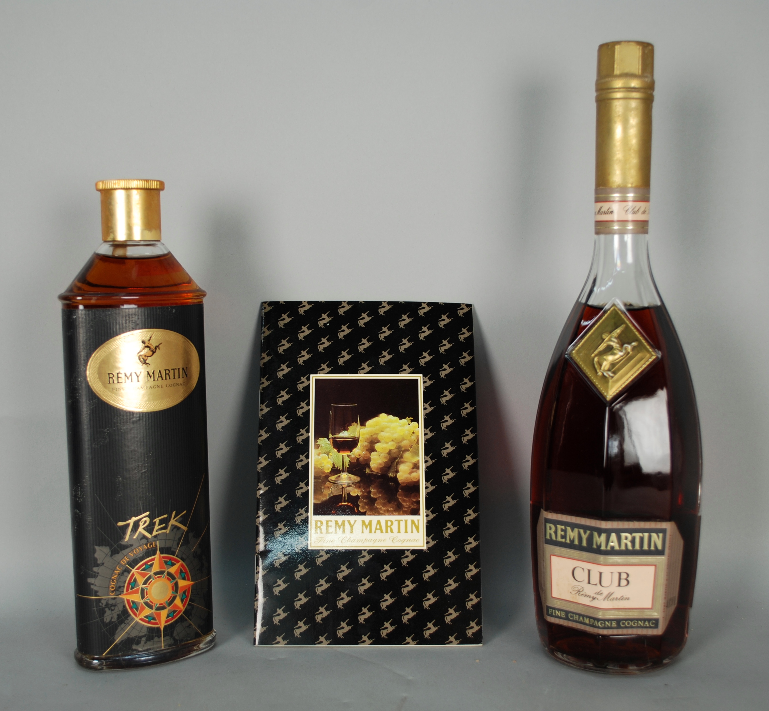 Due Cognac REMY MARTIN con libretto: - Cognac TREK. Fine Champagne. Inizi anni 2000. Flacone da