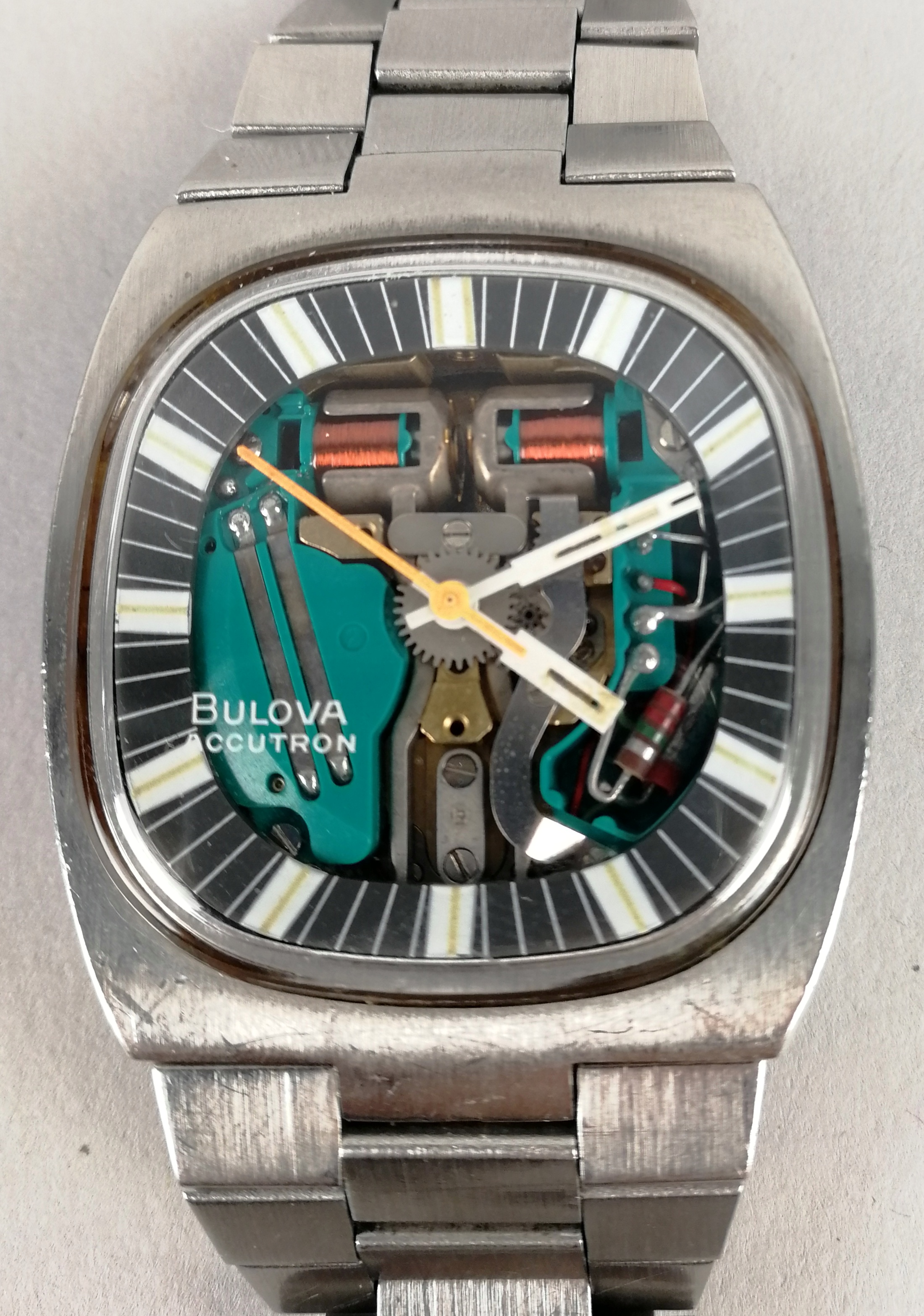 BULOVA. Orologio da uomo in acciaio, modello Accutron 'a vista', forma televisore, con bracciale - Image 2 of 5