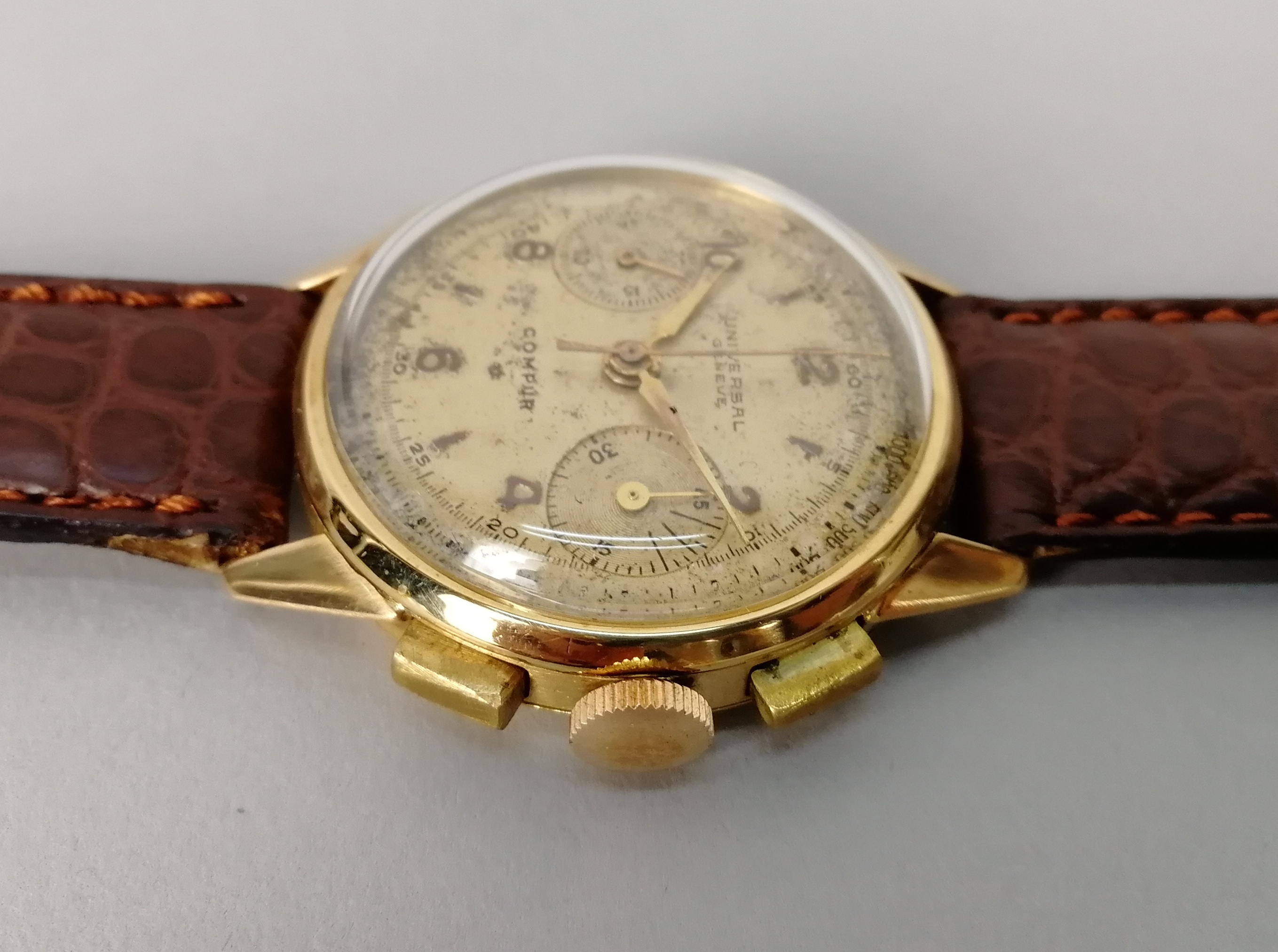 UNIVERSAL GENEVE. Orologio da uomo in oro giallo 18 kt., modello Compur crono manuale. Quadrante - Image 3 of 5