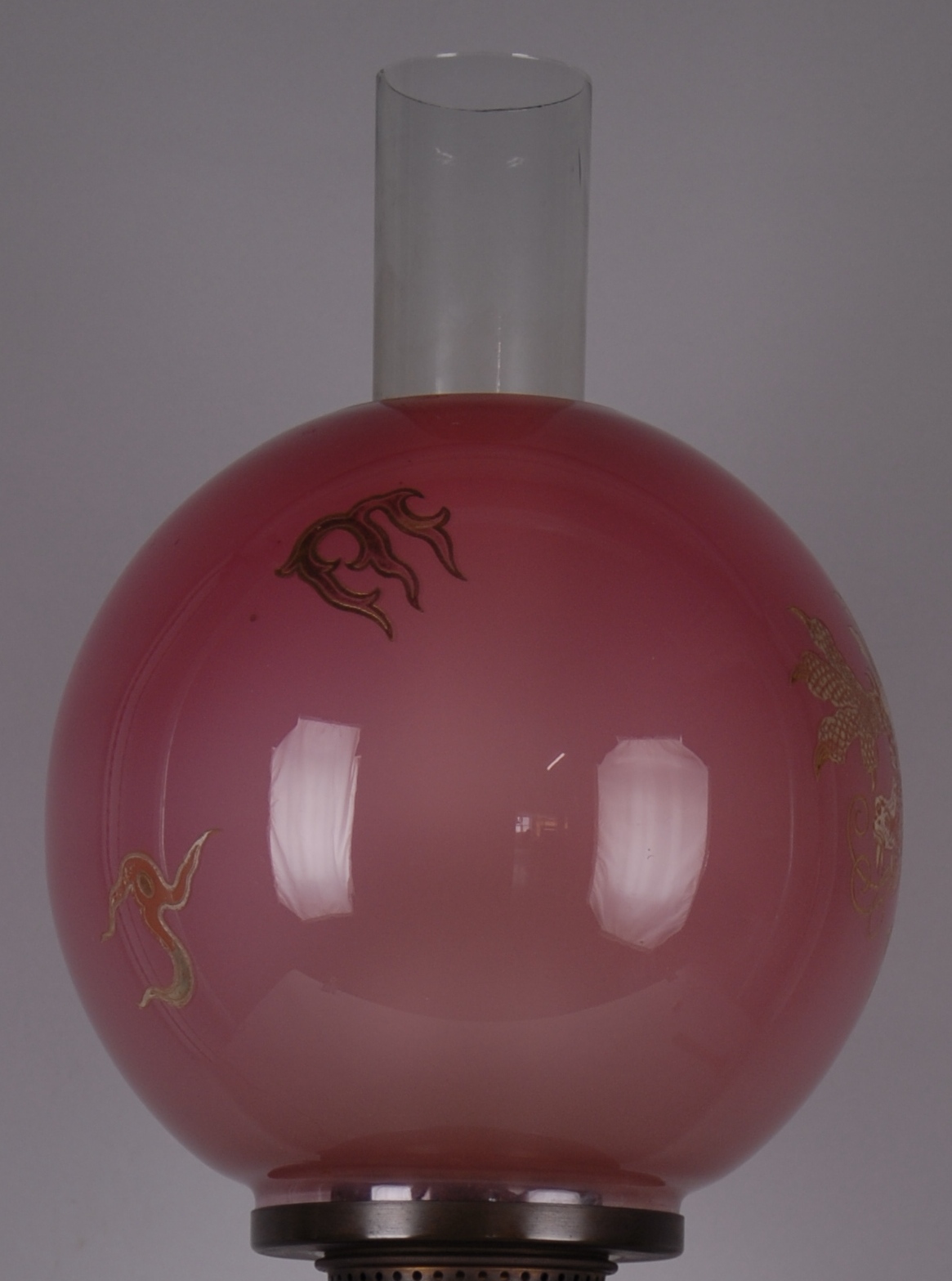 Lampada ad olio in vetro con decori orientaleggianti in oro zecchino. XX secolo. Mis. Alt. cm. 66 - Image 3 of 3