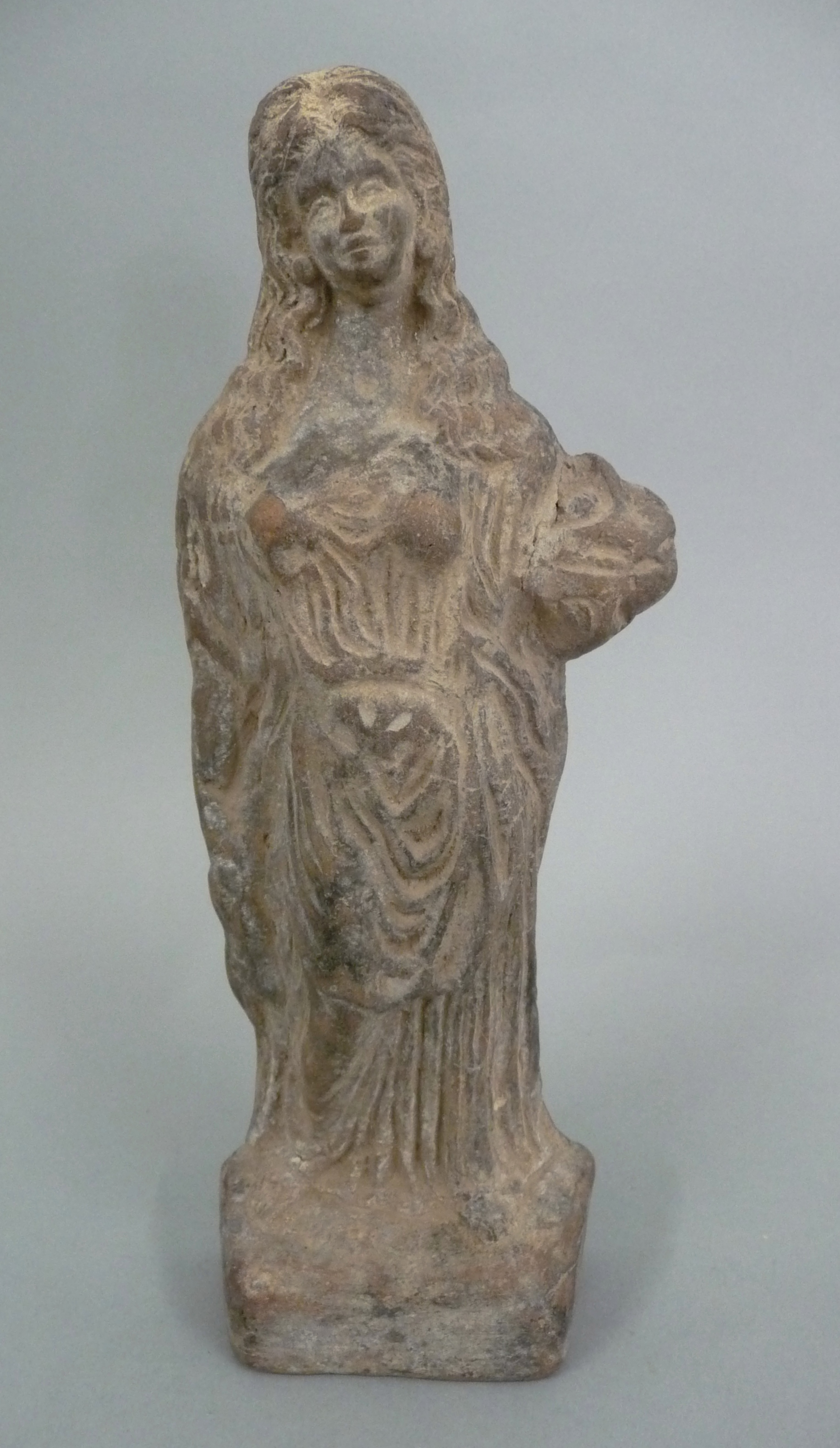 Lotto composto da un'antica scultura in terracotta raff. ''MADONNA'' (Alt. cm. 26,5 ca.) e un - Image 3 of 5