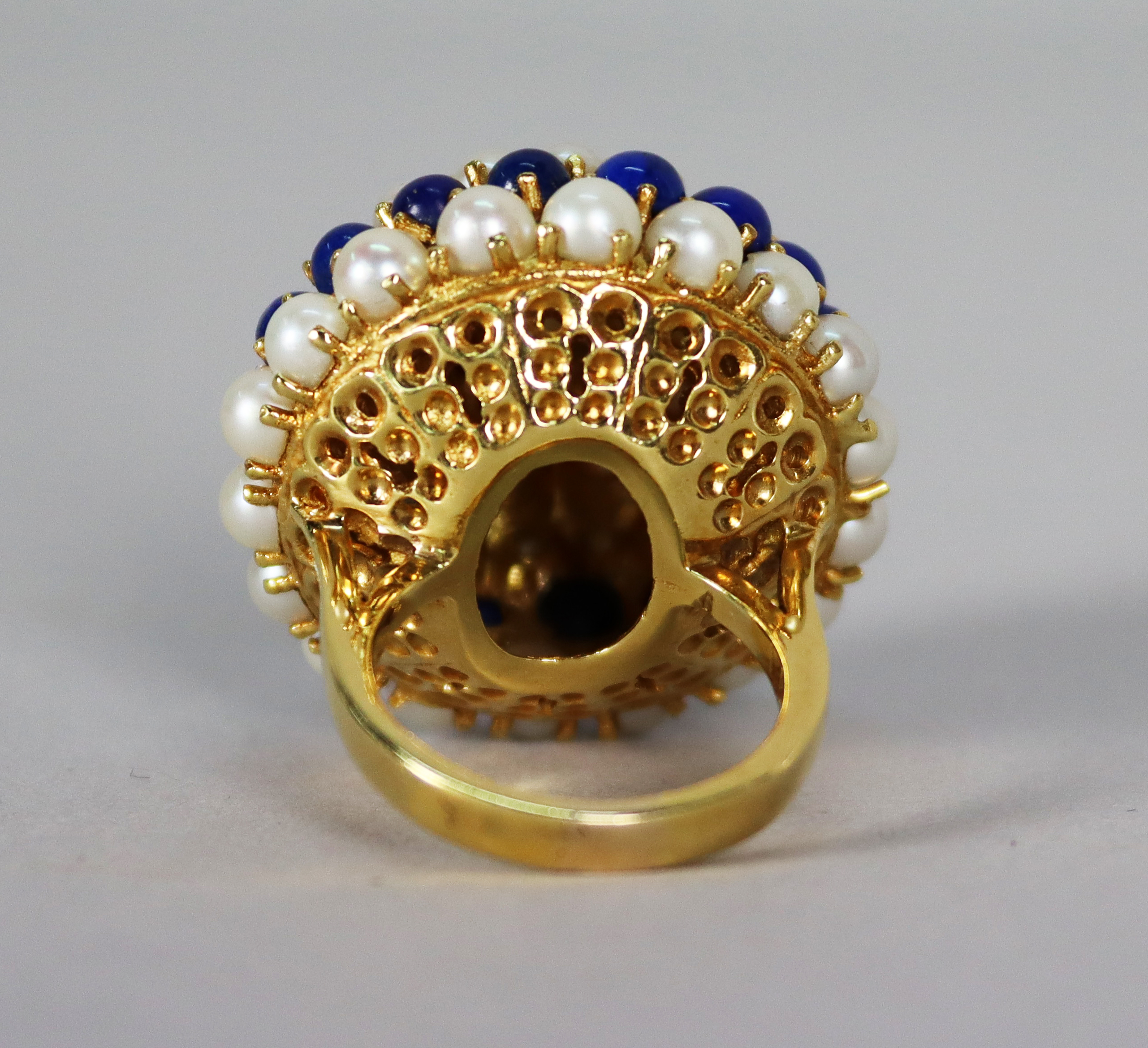 Importante anello 'cappuccio' in oro giallo 18 kt. - Image 4 of 4