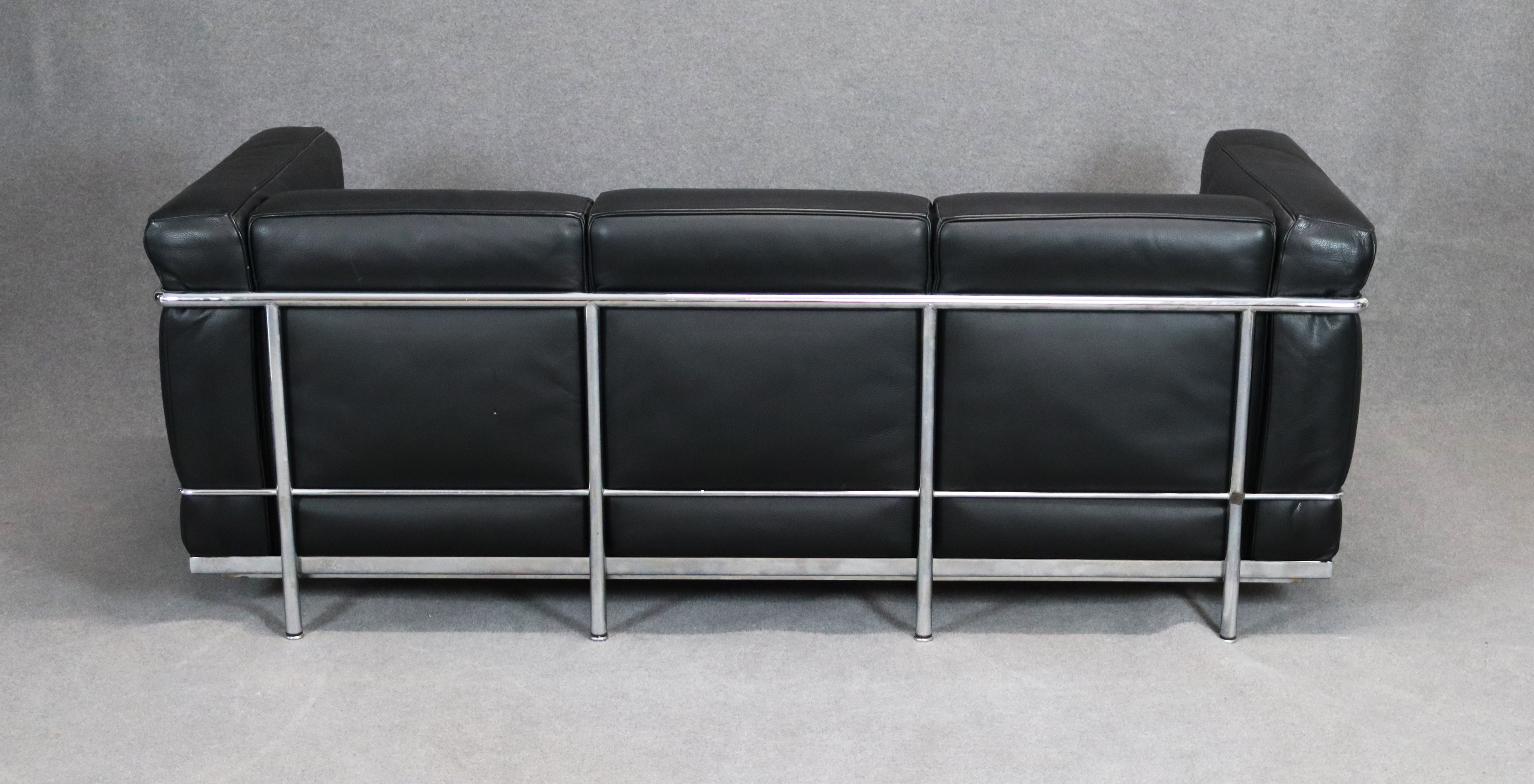 CASSINA. LC2 chrome steel and leather sofa - Image 3 of 5
