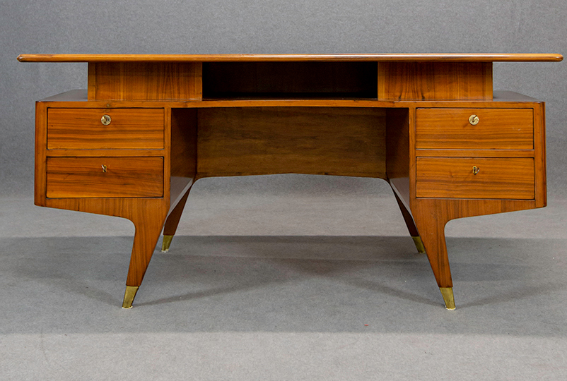 GIO PONTI (Attr.). Wood desk with brass tips