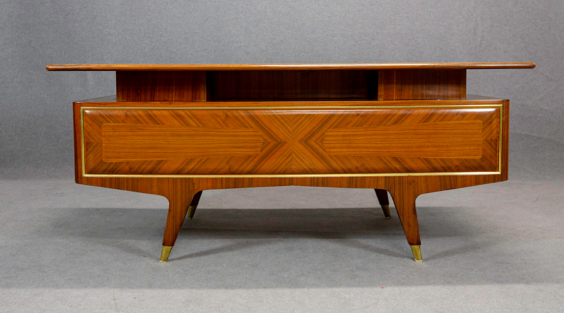 GIO PONTI (Attr.). Wood desk with brass tips - Image 3 of 3