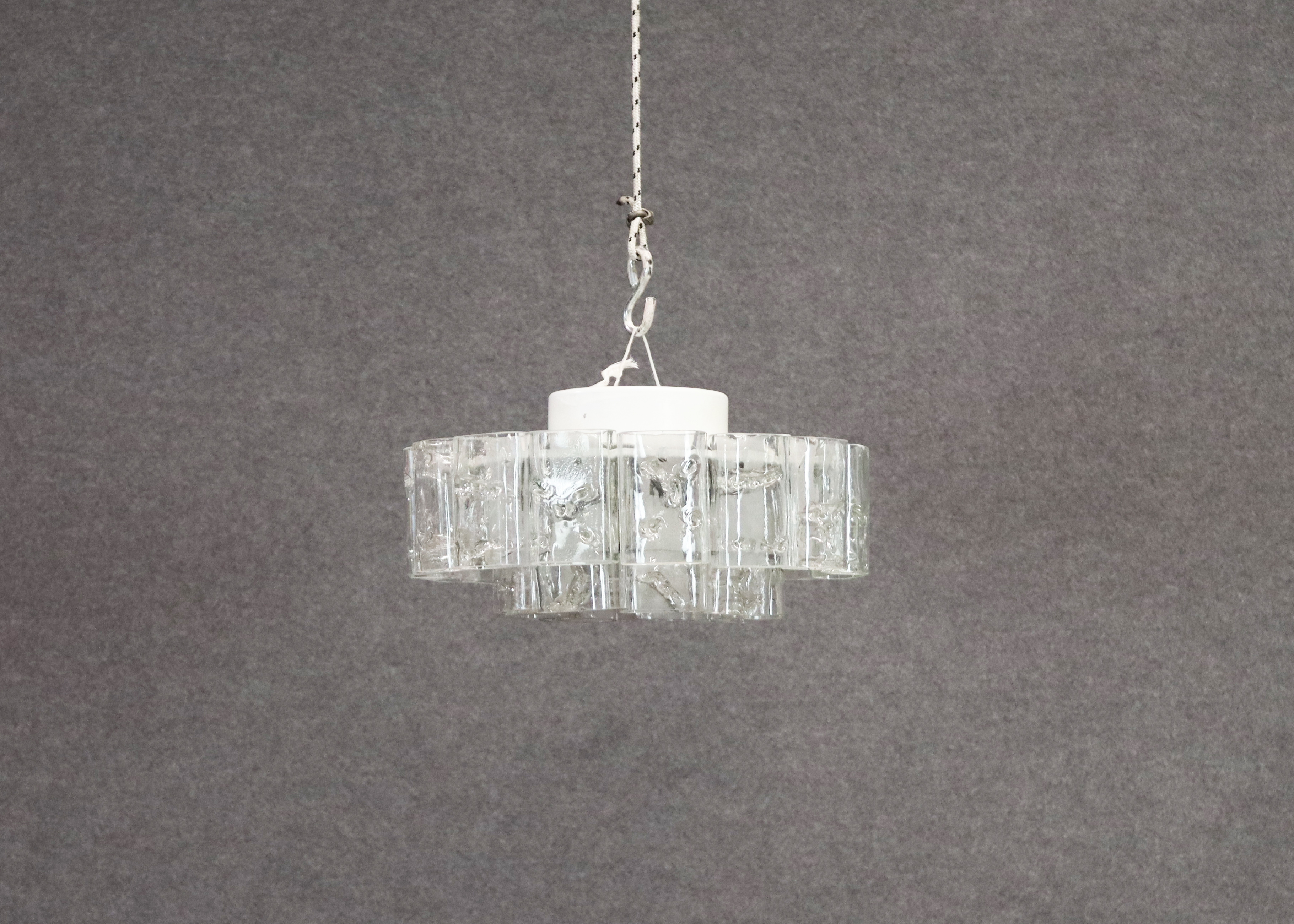 Brass and glass chandelier - Image 2 of 3