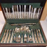 FLEXFIT SHEFFIELD A1 SILVER PLATED MAHOGANY CANTEEN OF KINGS PATTERN CUTLERY WITH SERVERS