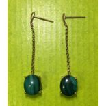 PAIR OF 9CT GOLD MALACHITE DROPPER EARRINGS 5.