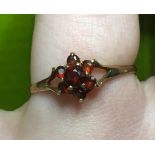 LADIES 9CT GOLD GARNET CLUSTER RING 1.