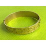 9CT 1/5 GOLD AND BRONZE CORE ENGRAVED BANGLE