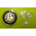 2007 ALDERNEY QUEEN ELIZABETH II DIAMOND JUBILEE FIVE POUND PROOF COIN AND MAUNDAY MONEY 2D,
