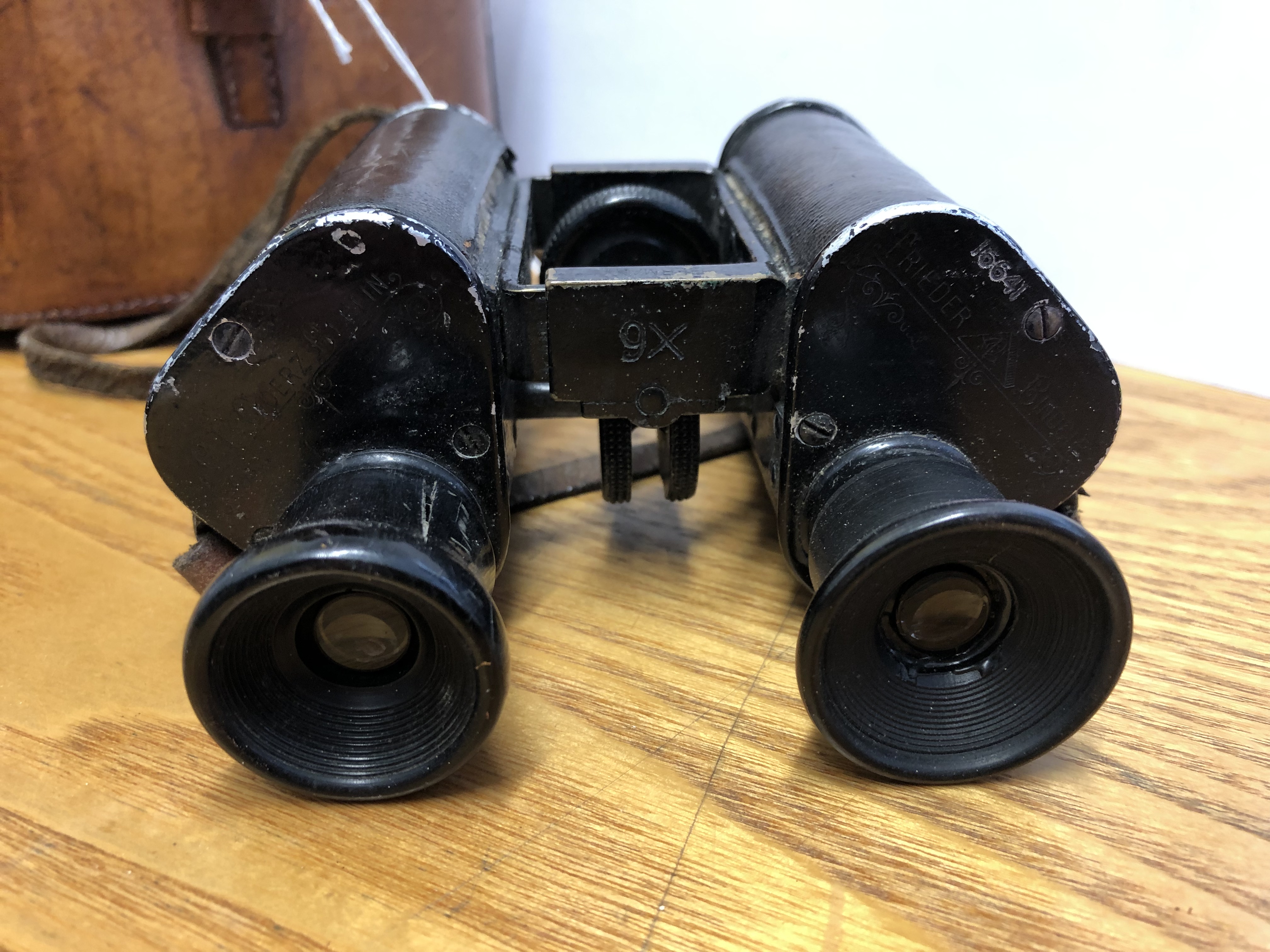 LEATHER CASED PAIR OF WWI GERMAN C.P. GOERTZ, BERLIN FRIEDE BINOCULARS, MAGNIFICATION X 6 SERIAL NO. - Image 4 of 6